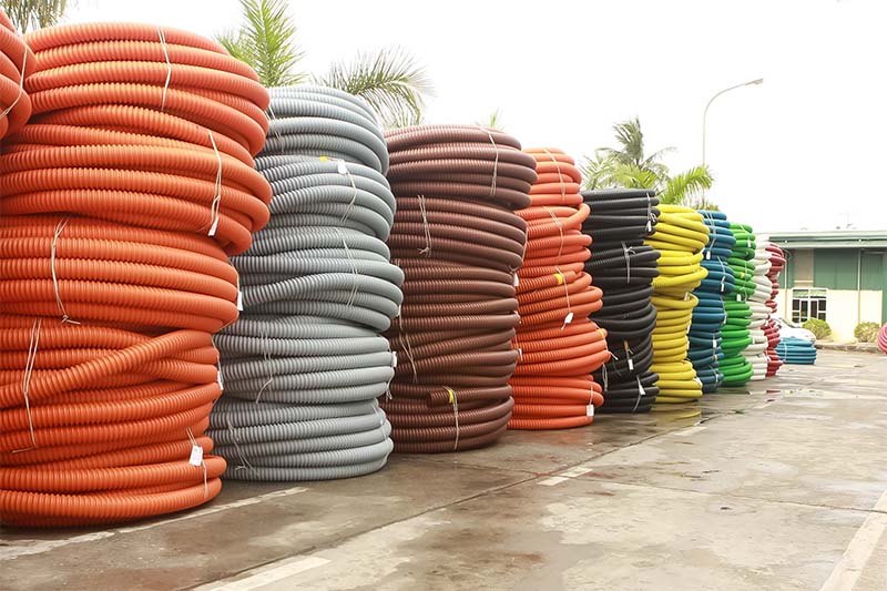 ống nhựa hdpe gân xoắn có nhiều màu sắc