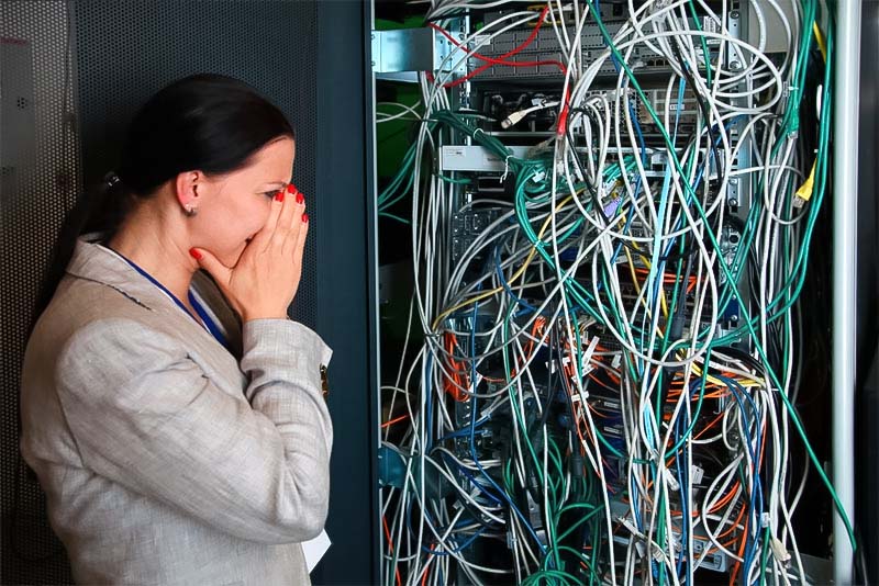 các thiết bị trong tủ rack được lắp đặt không đúng cách