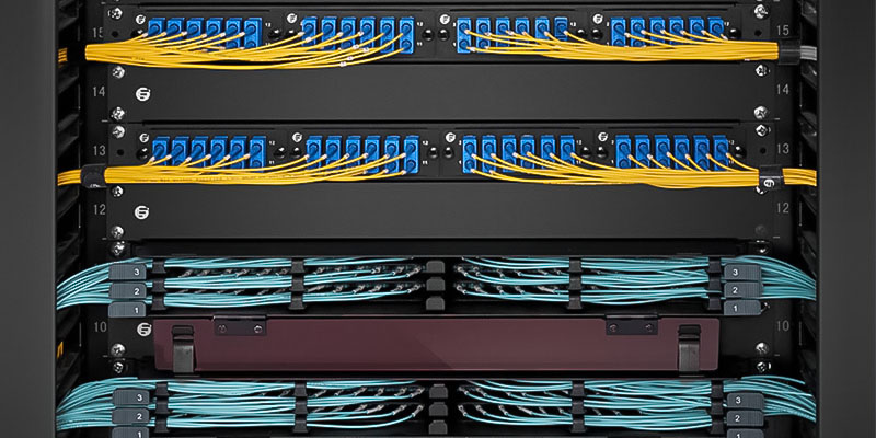 sắp xếp dây cáp tủ rack gọn gàng