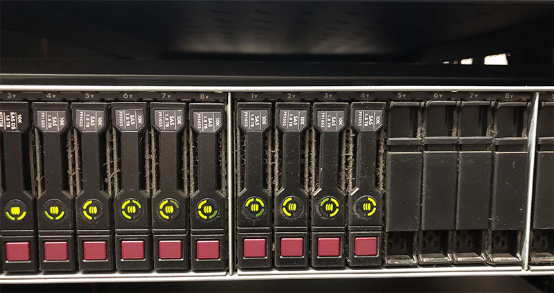 thường xuyên vệ sinh các thiết bị trong tủ mạng tủ rack