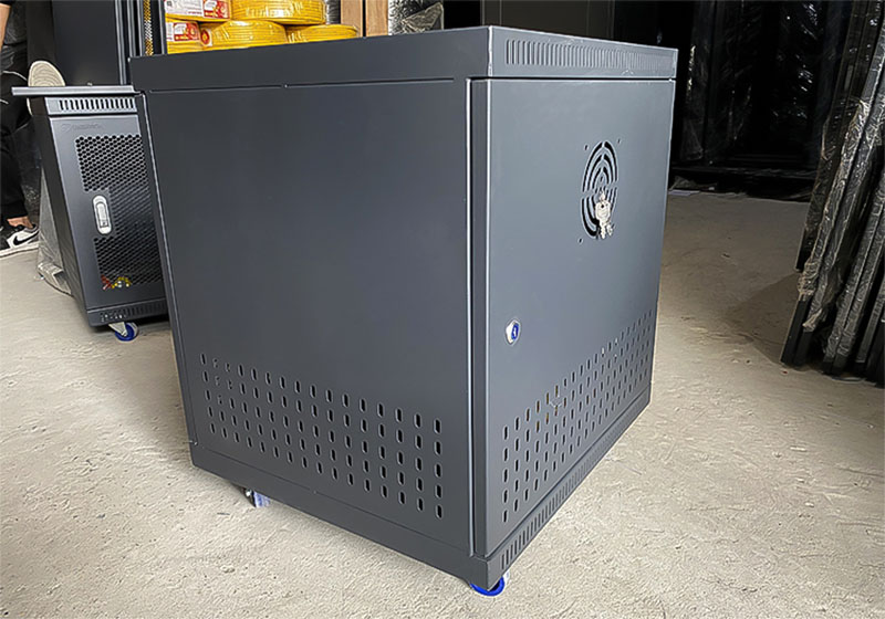 tủ mạng tủ rack có lắp quạt tản nhiệt