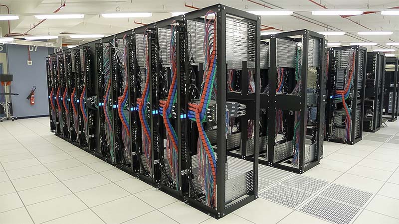 tủ rack mở trong các trung tâm dữ liệu